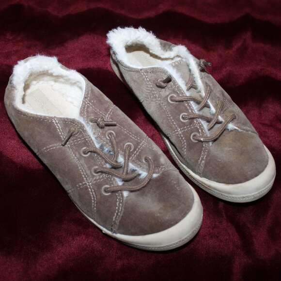 Madden Girl fuzzy sneakers - Picture 1 of 3